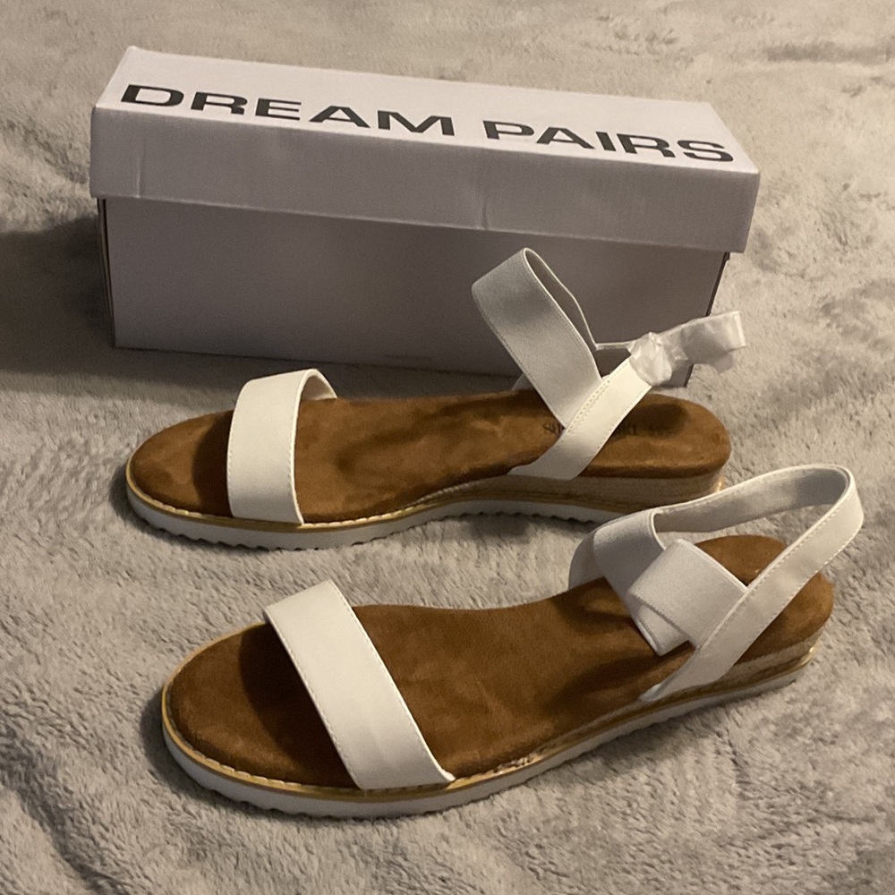Dream Pairs White and Tan Sandals